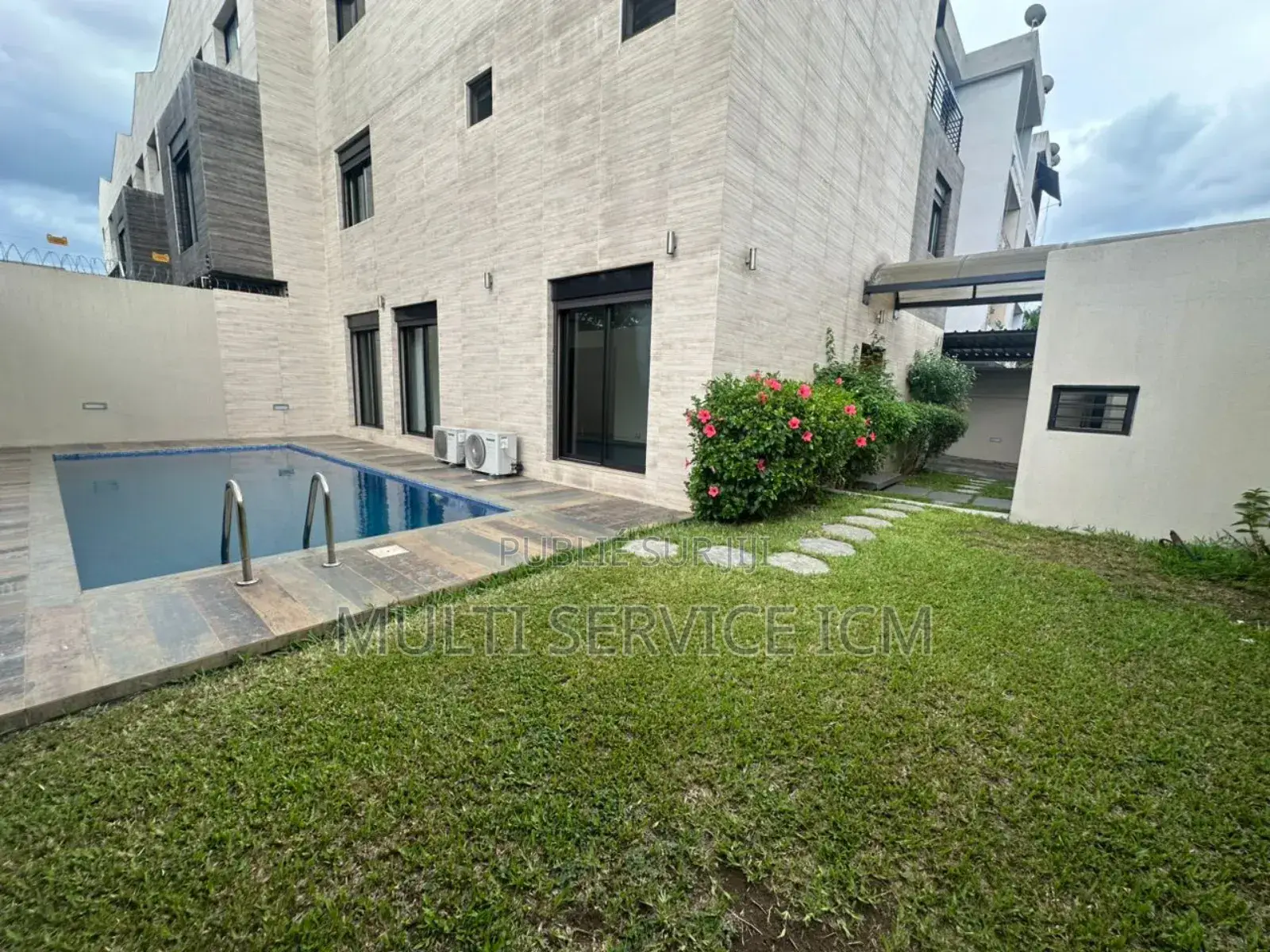 7chbre Duplex dans Ismael Coulibaly, Cocody à Louer