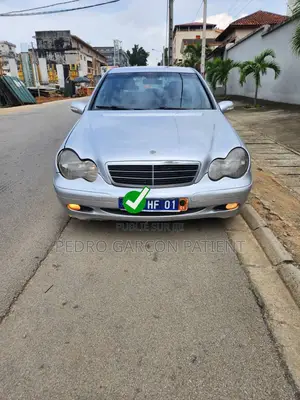 Photo - Mercedes-Benz C200 2004 Gris