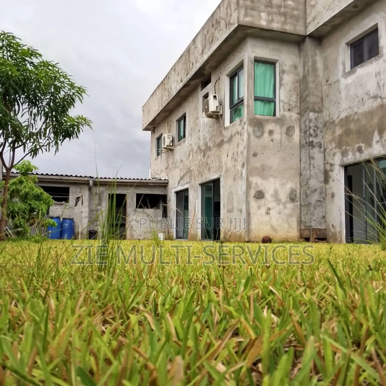 Furnished 8chbre Duplex dans Zié Multi-Service, Cocody à Vendre