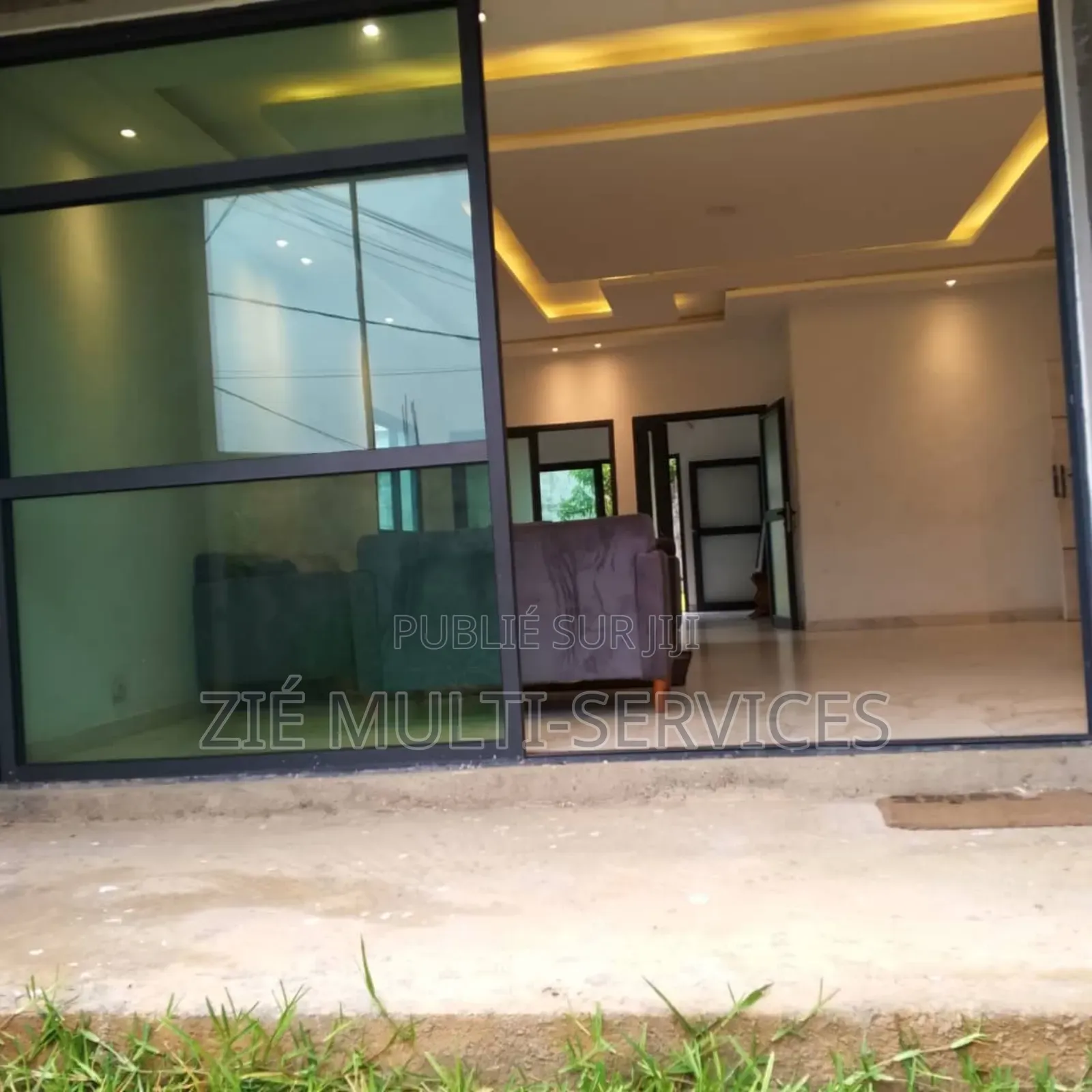 Furnished 8chbre Duplex dans Zié Multi-Service, Cocody à Vendre