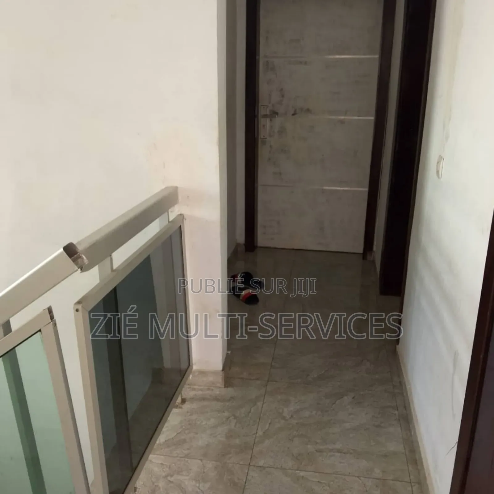 Furnished 8chbre Duplex dans Zié Multi-Service, Cocody à Vendre