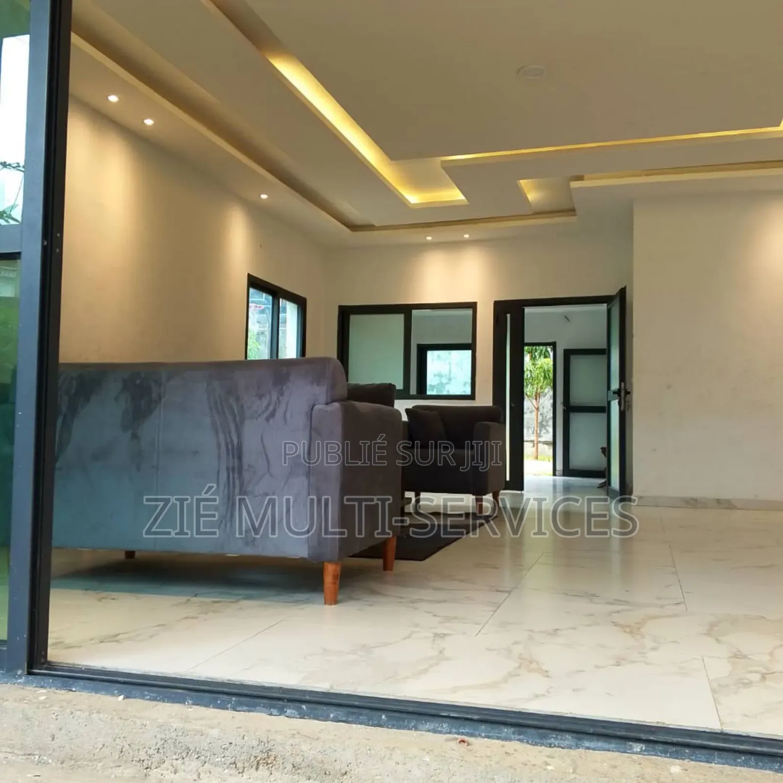 Furnished 8chbre Duplex dans Zié Multi-Service, Cocody à Vendre