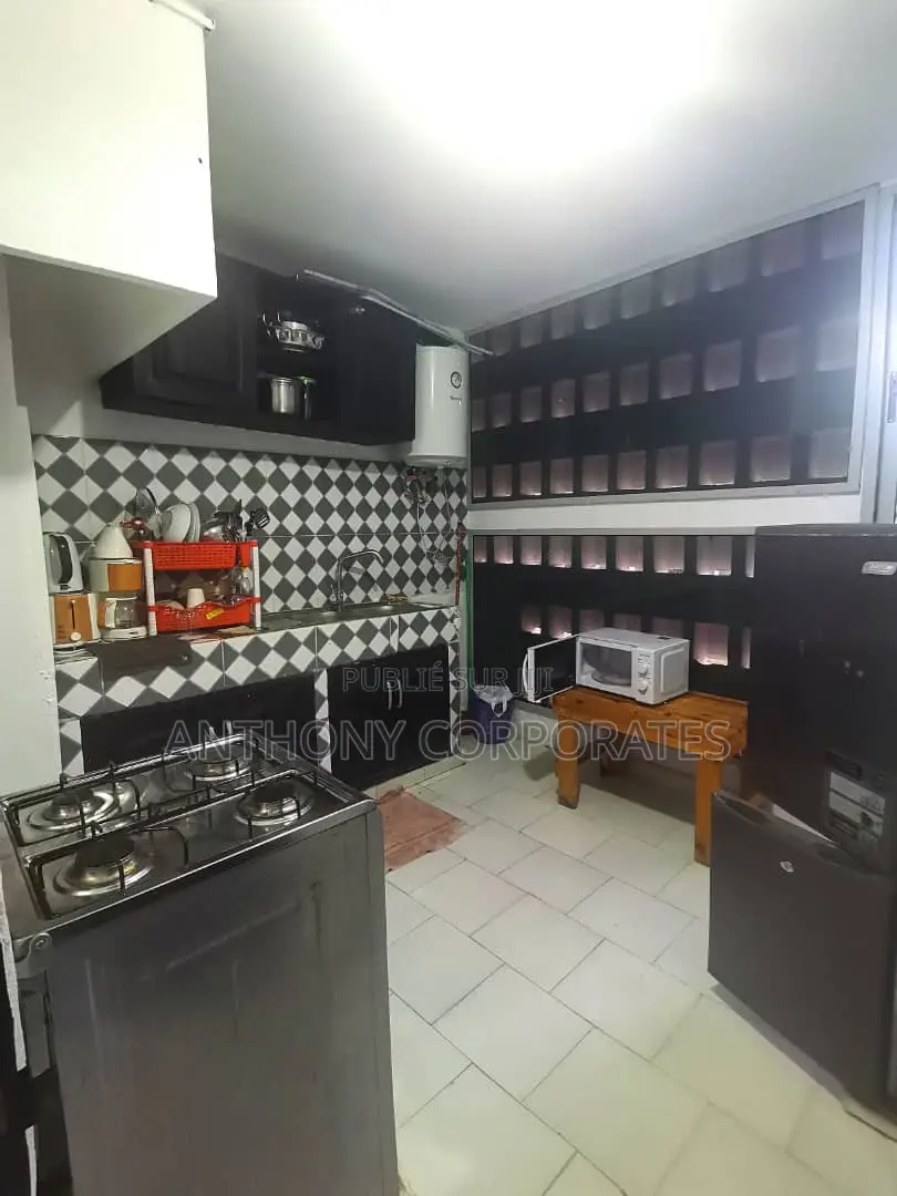 3 Pièces Meublée Cocody Centre en Face De La Maison Du Pdci.