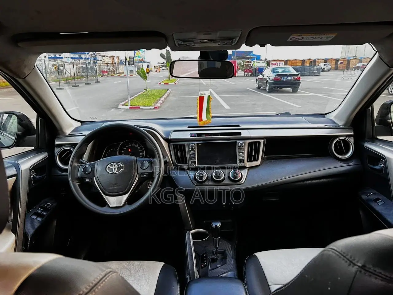 Toyota RAV4 XLE 4dr SUV (2.5L 4cyl 6A) 2015 Noir