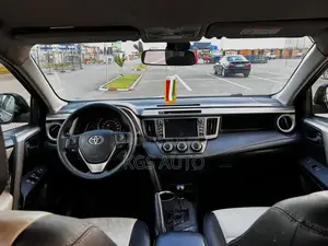 Toyota RAV4 XLE 4dr SUV (2.5L 4cyl 6A) 2015 Noir