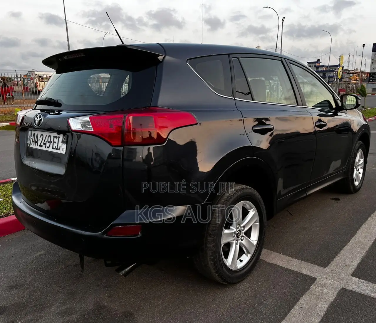 Toyota RAV4 XLE 4dr SUV (2.5L 4cyl 6A) 2015 Noir