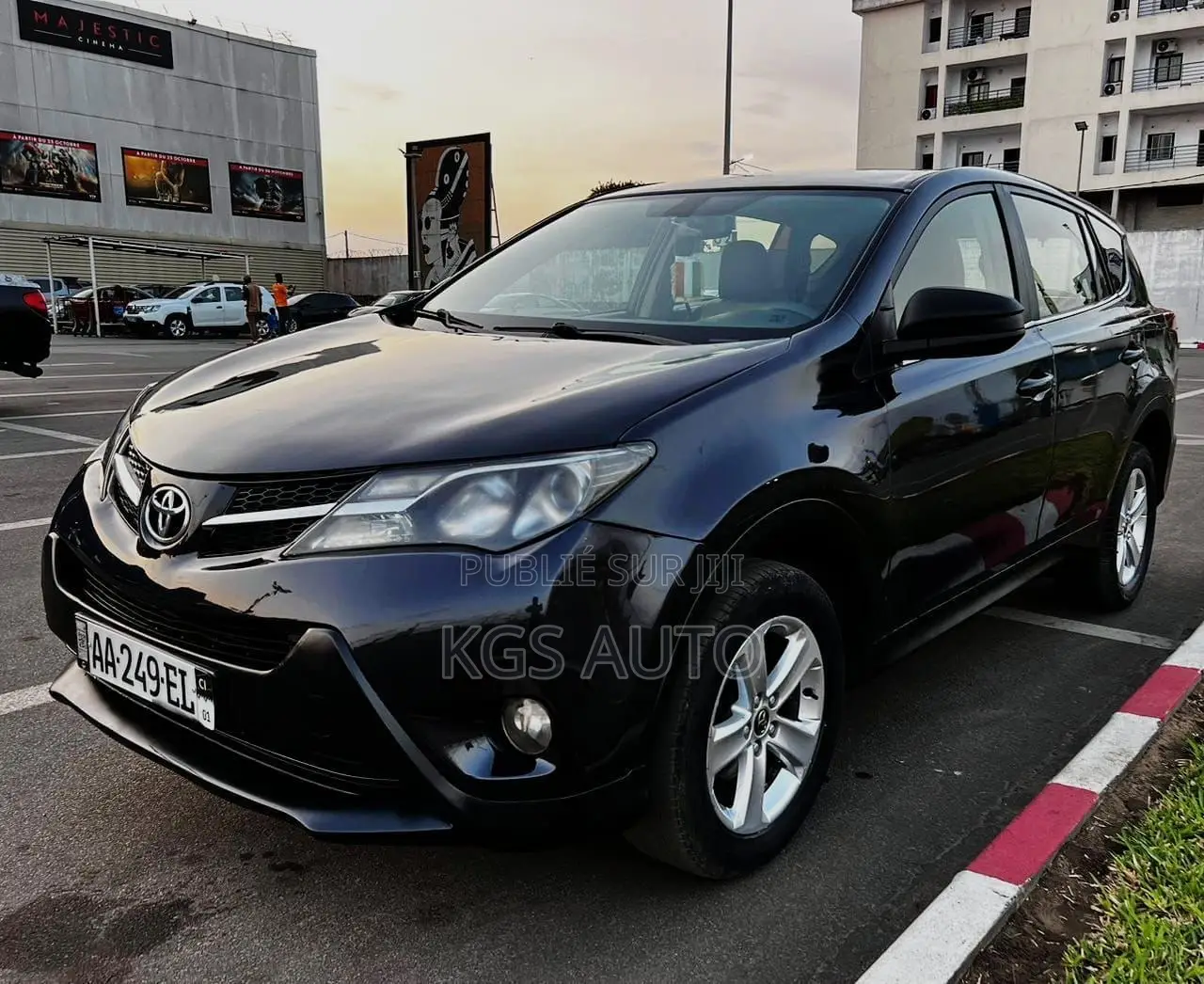 Toyota RAV4 XLE 4dr SUV (2.5L 4cyl 6A) 2015 Noir