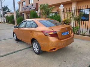 Toyota Yaris L Hatchback 3dr 2016 Jaune