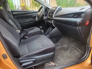 Toyota Yaris L Hatchback 3dr 2016 Jaune