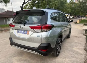 Toyota Rush 1.5 AWD 2018 Gris