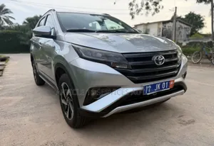 Toyota Rush 1.5 AWD 2018 Gris