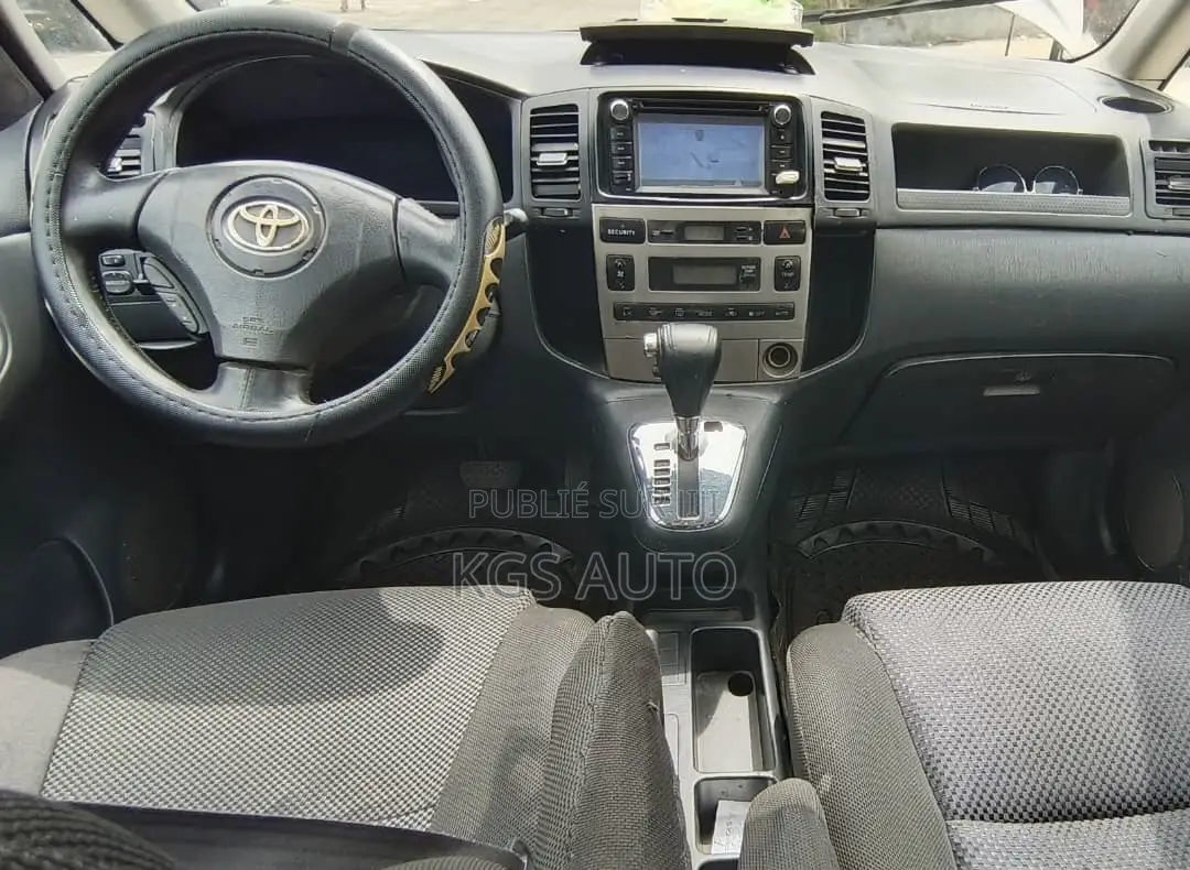Toyota Verso 1.6 2010 Beige