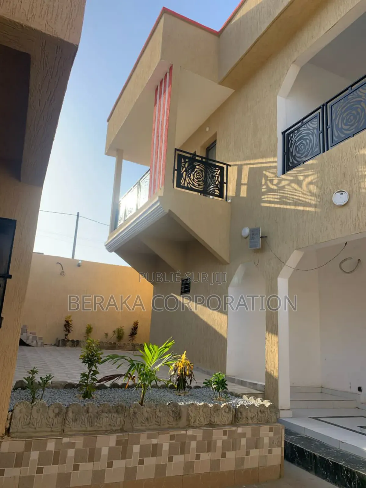 7chbre Duplex dans Beraka Corporation, Cocody à Louer