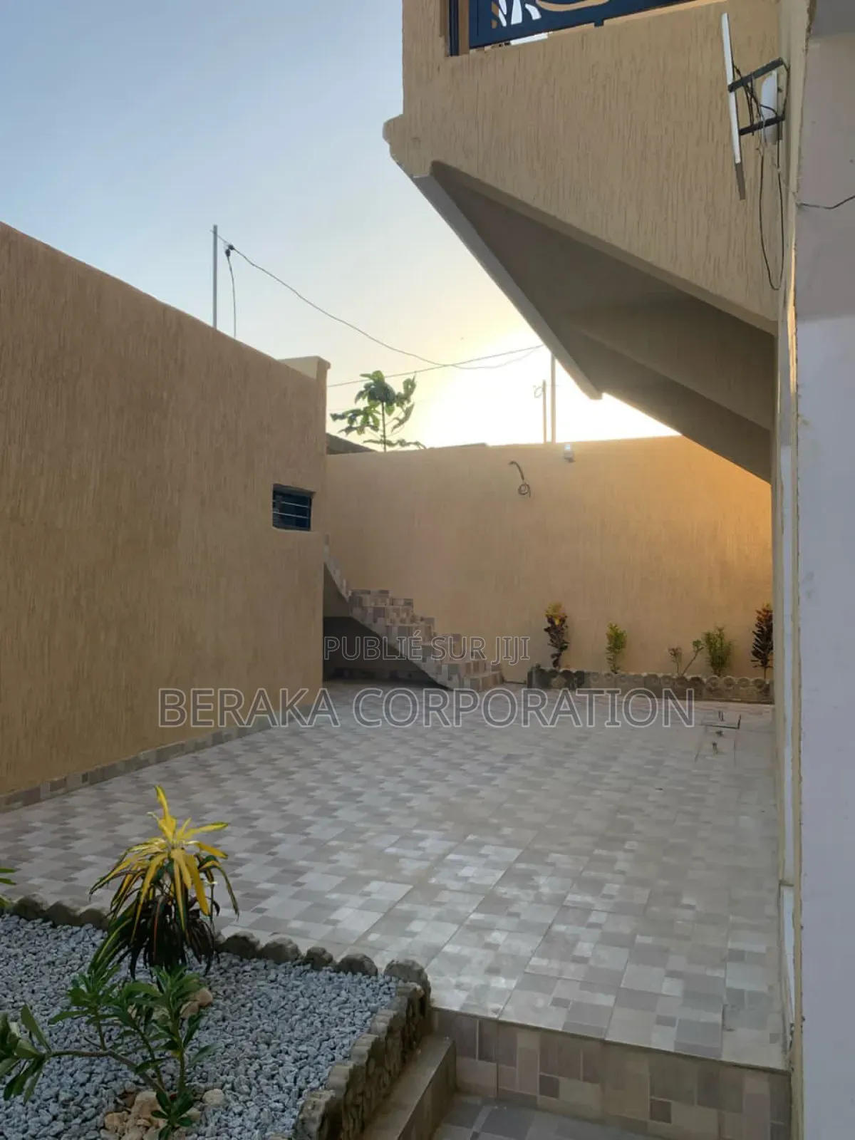 7chbre Duplex dans Beraka Corporation, Cocody à Louer