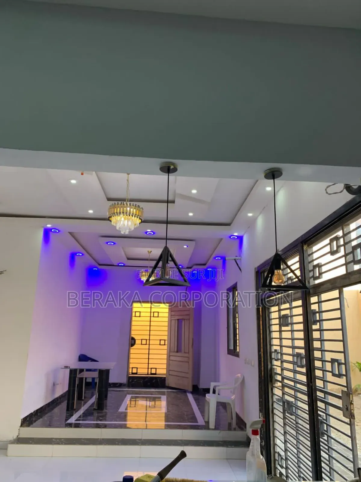 7chbre Duplex dans Beraka Corporation, Cocody à Louer