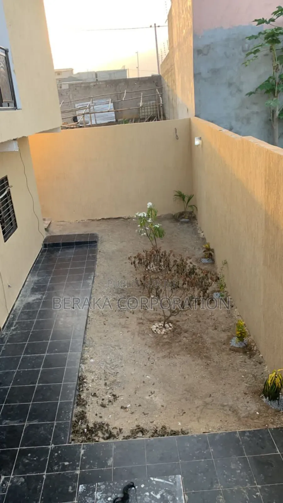 7chbre Duplex dans Beraka Corporation, Cocody à Louer