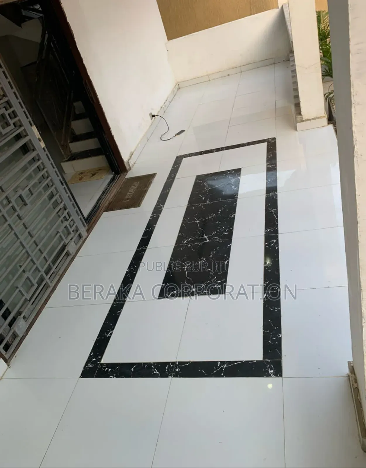 7chbre Duplex dans Beraka Corporation, Cocody à Louer