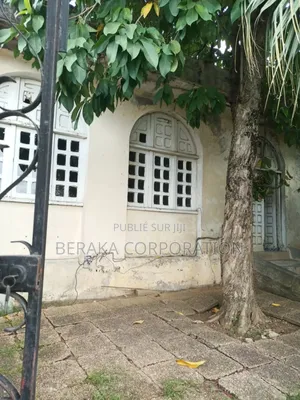 3chbre Maison dans Beraka Corporation, Cocody à Vendre