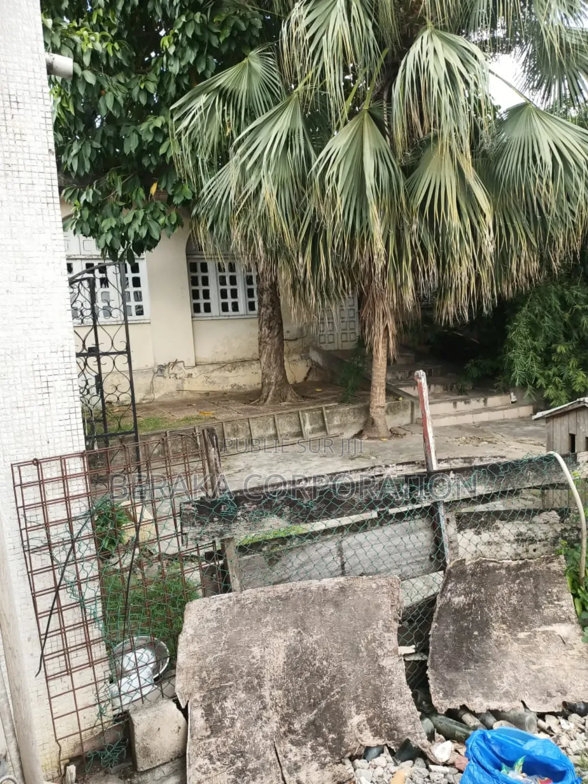 3chbre Maison dans Beraka Corporation, Cocody à Vendre
