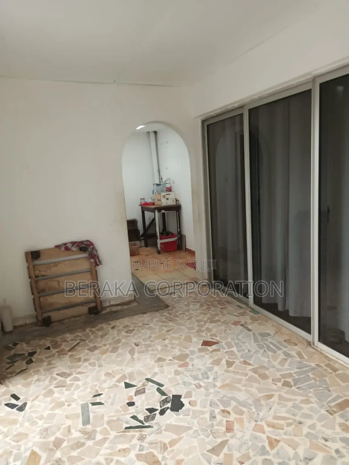3chbre Maison dans Beraka Corporation, Cocody à Vendre