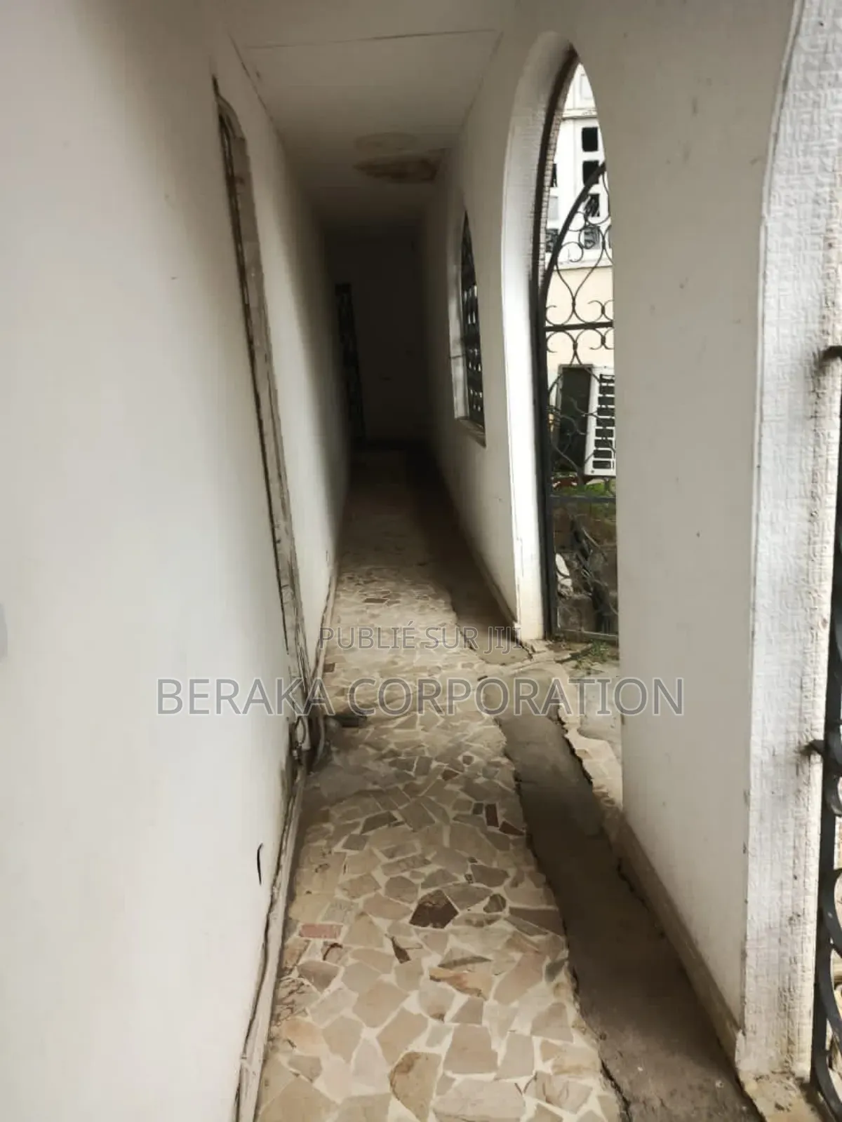 3chbre Maison dans Beraka Corporation, Cocody à Vendre