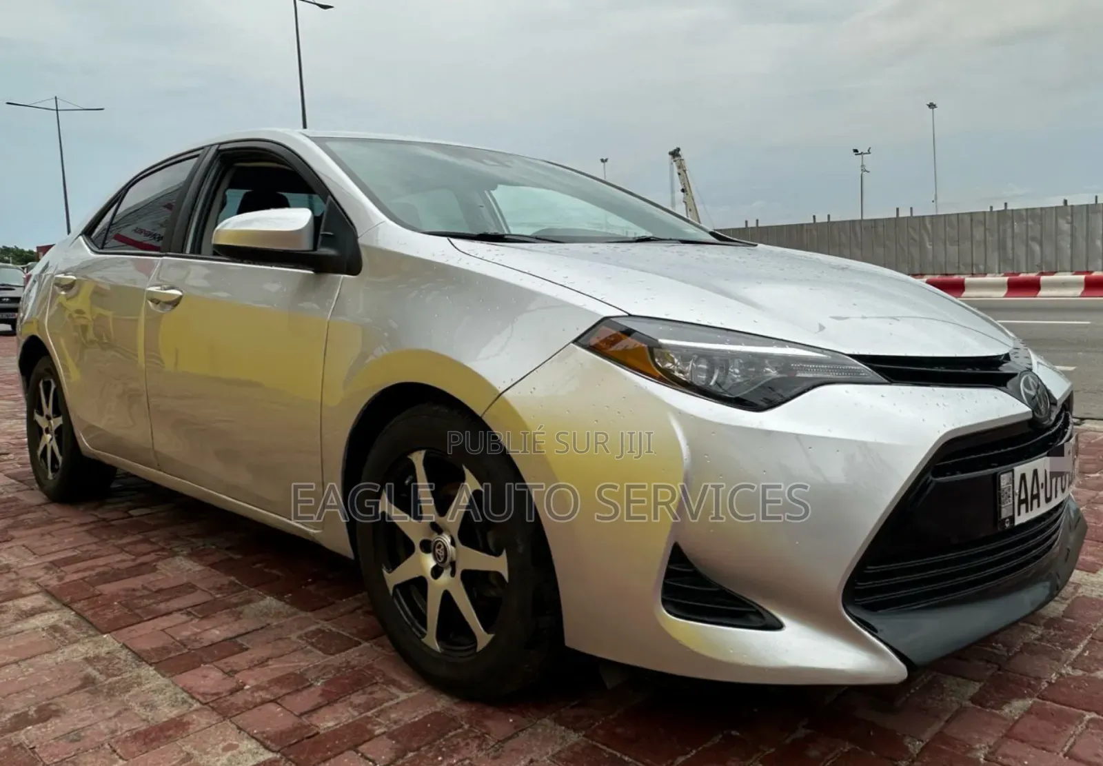 Toyota Corolla LE (1.8L 4cyl 2A) 2019 Gris