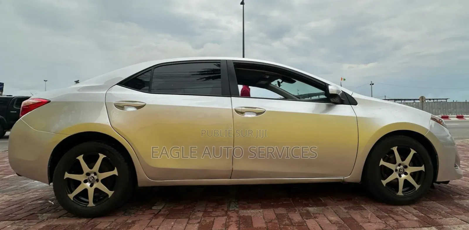 Toyota Corolla LE (1.8L 4cyl 2A) 2019 Gris