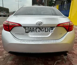 Toyota Corolla LE (1.8L 4cyl 2A) 2019 Gris