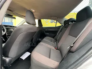 Toyota Corolla LE (1.8L 4cyl 2A) 2019 Gris