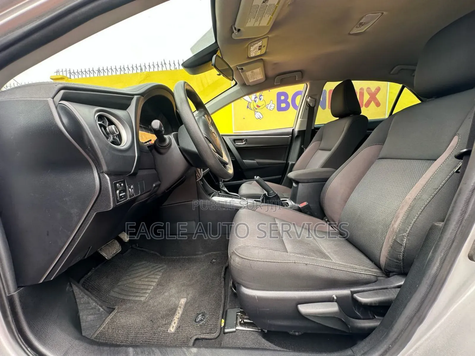 Toyota Corolla LE (1.8L 4cyl 2A) 2019 Gris