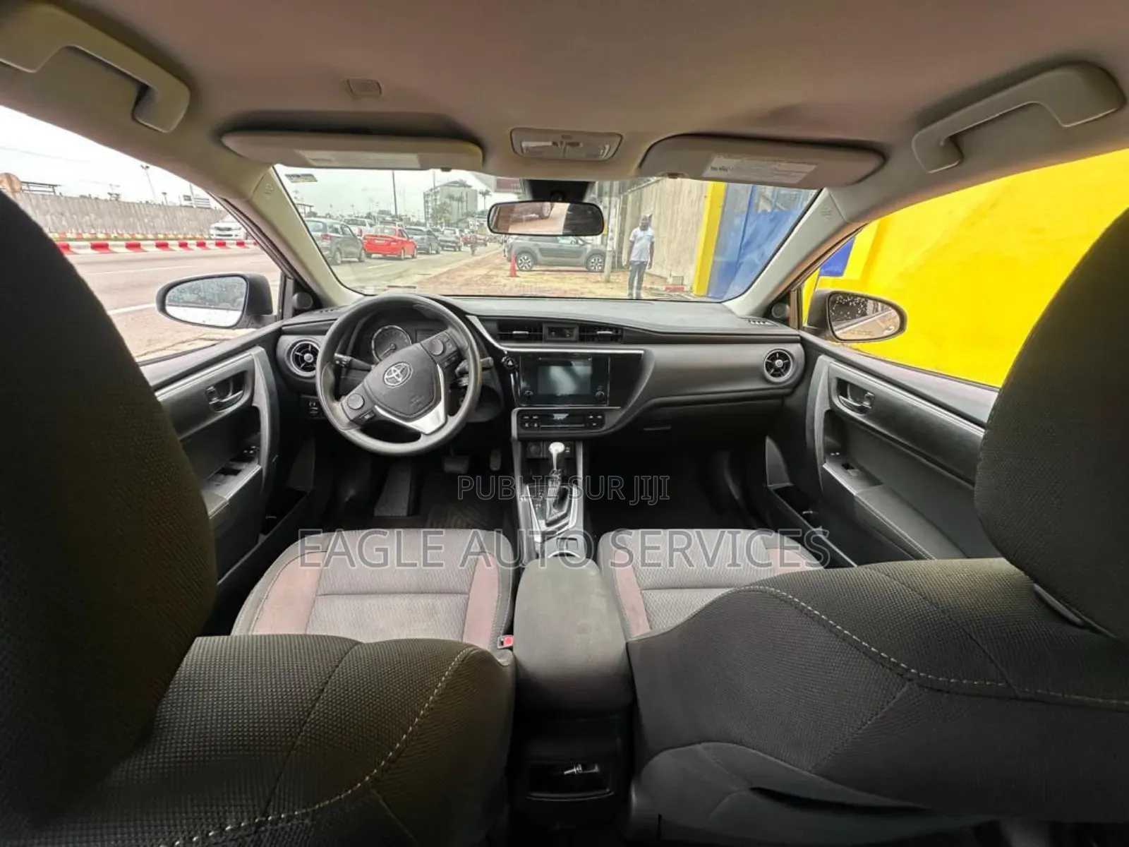 Toyota Corolla LE (1.8L 4cyl 2A) 2019 Gris