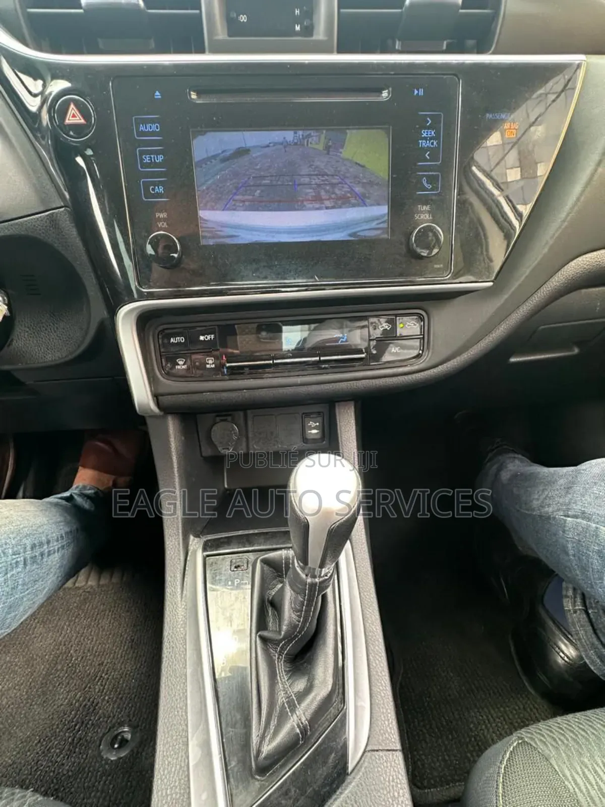 Toyota Corolla LE (1.8L 4cyl 2A) 2019 Gris