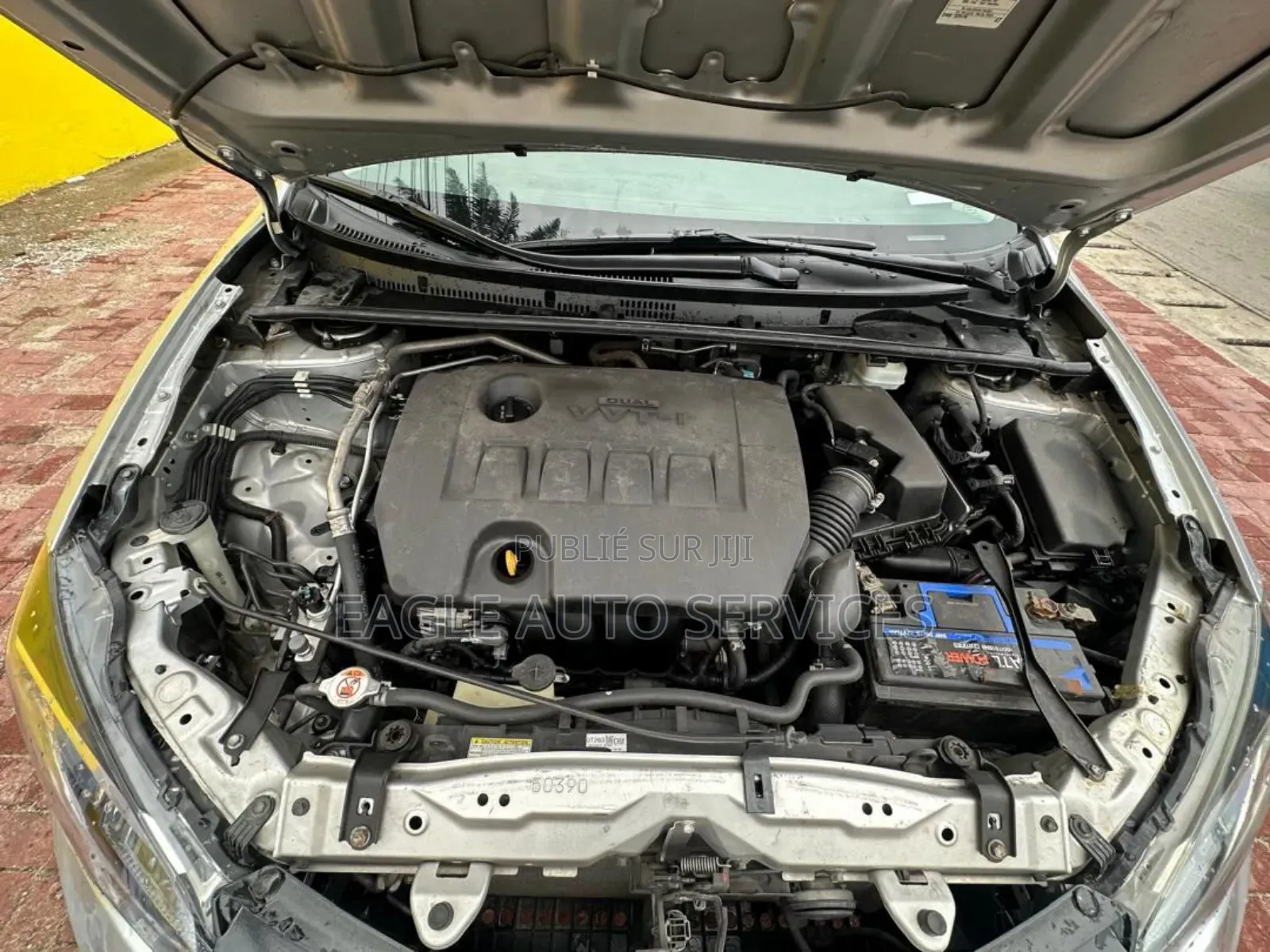 Toyota Corolla LE (1.8L 4cyl 2A) 2019 Gris