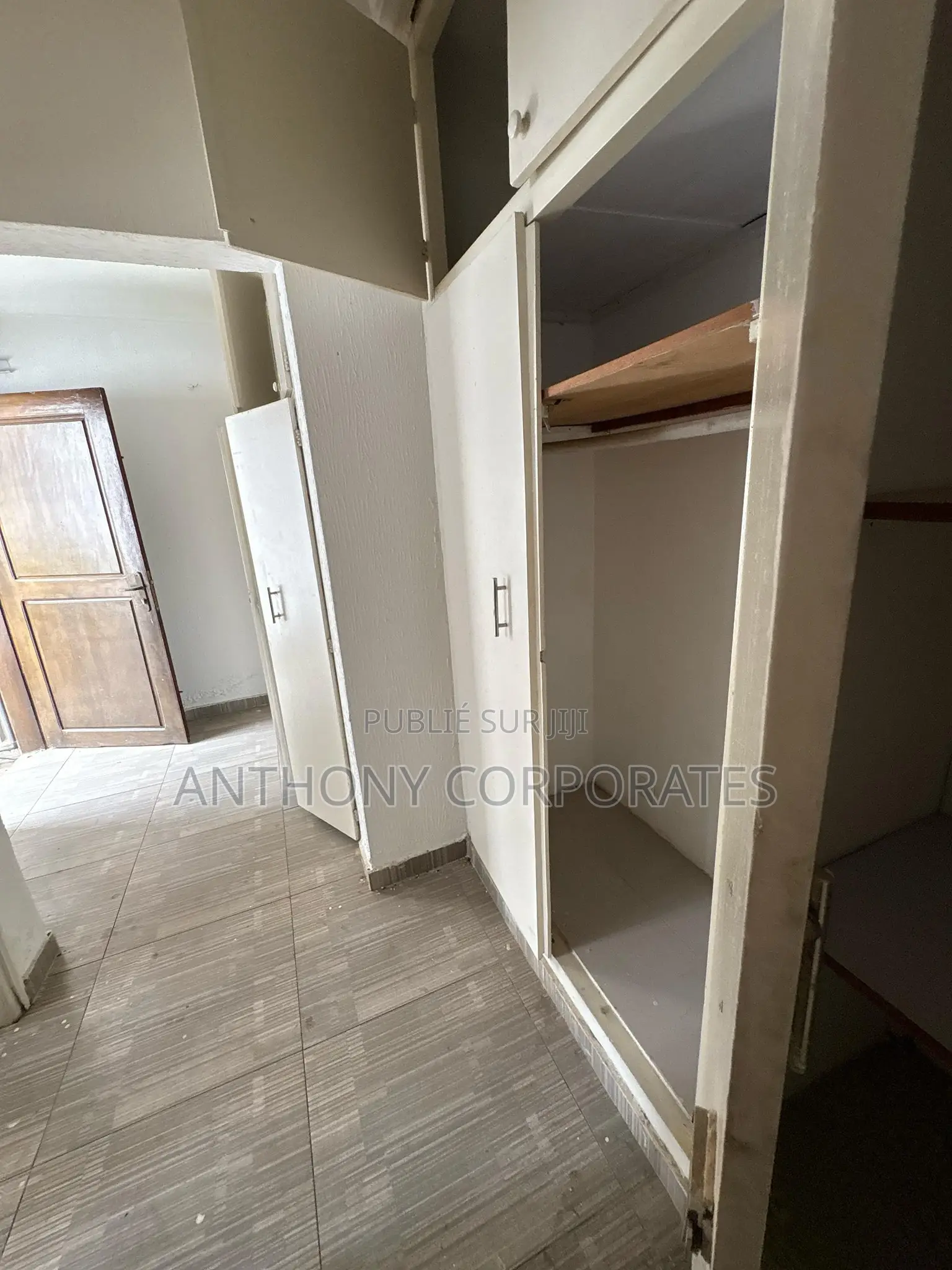 11chbre Villa dans Anthony, Cocody à Louer