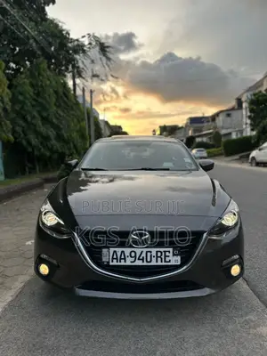 Photo - Mazda 3 2017 Gris