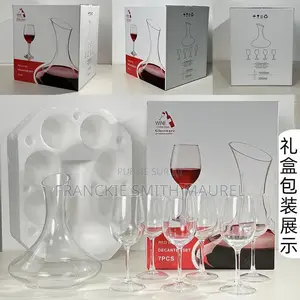 Photo - Verres De Vin (6) Et 1 Grande Carafe Dispo