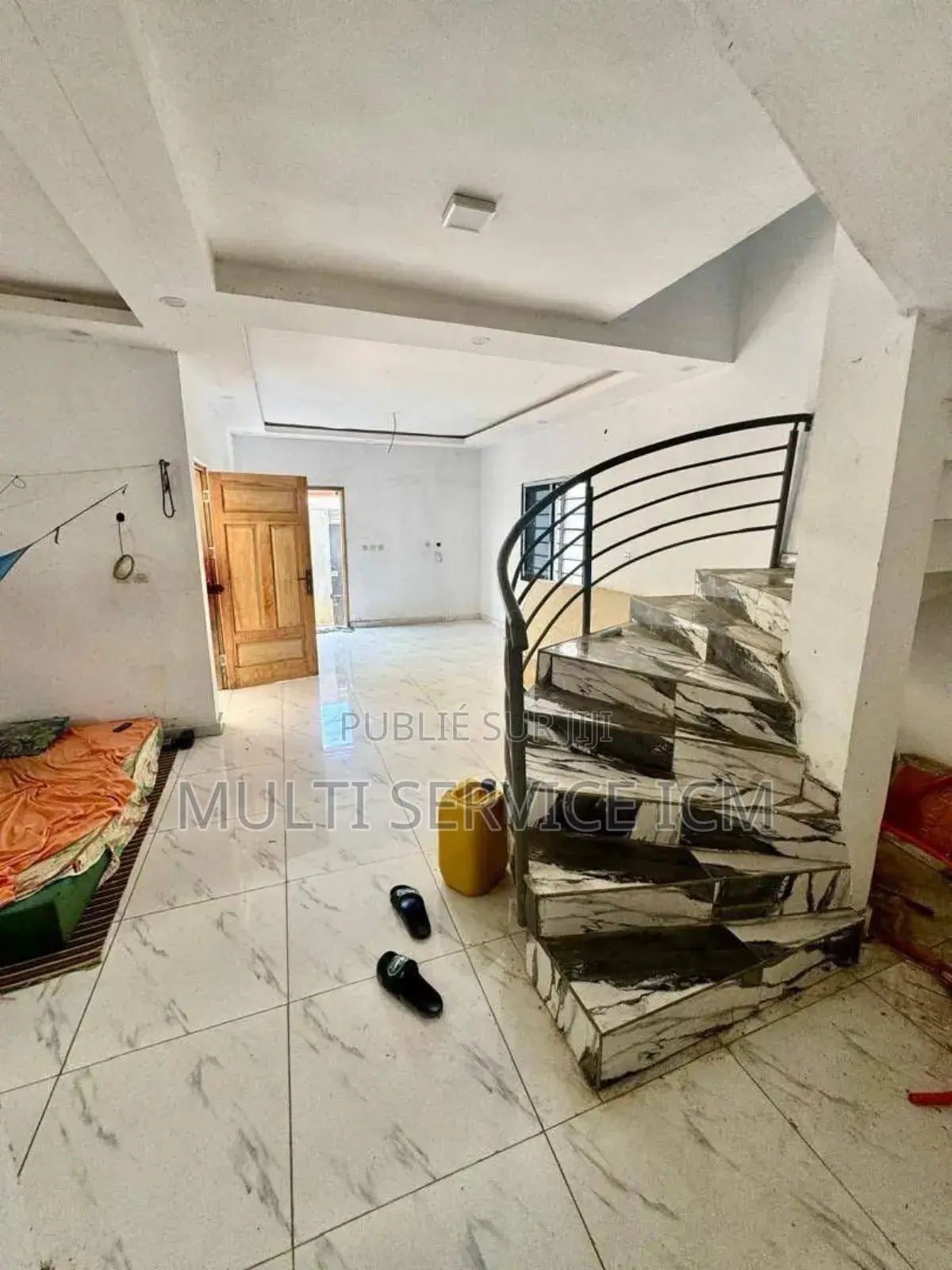 Furnished 8chbre Duplex dans Ismael Coulibaly, Cocody à Vendre