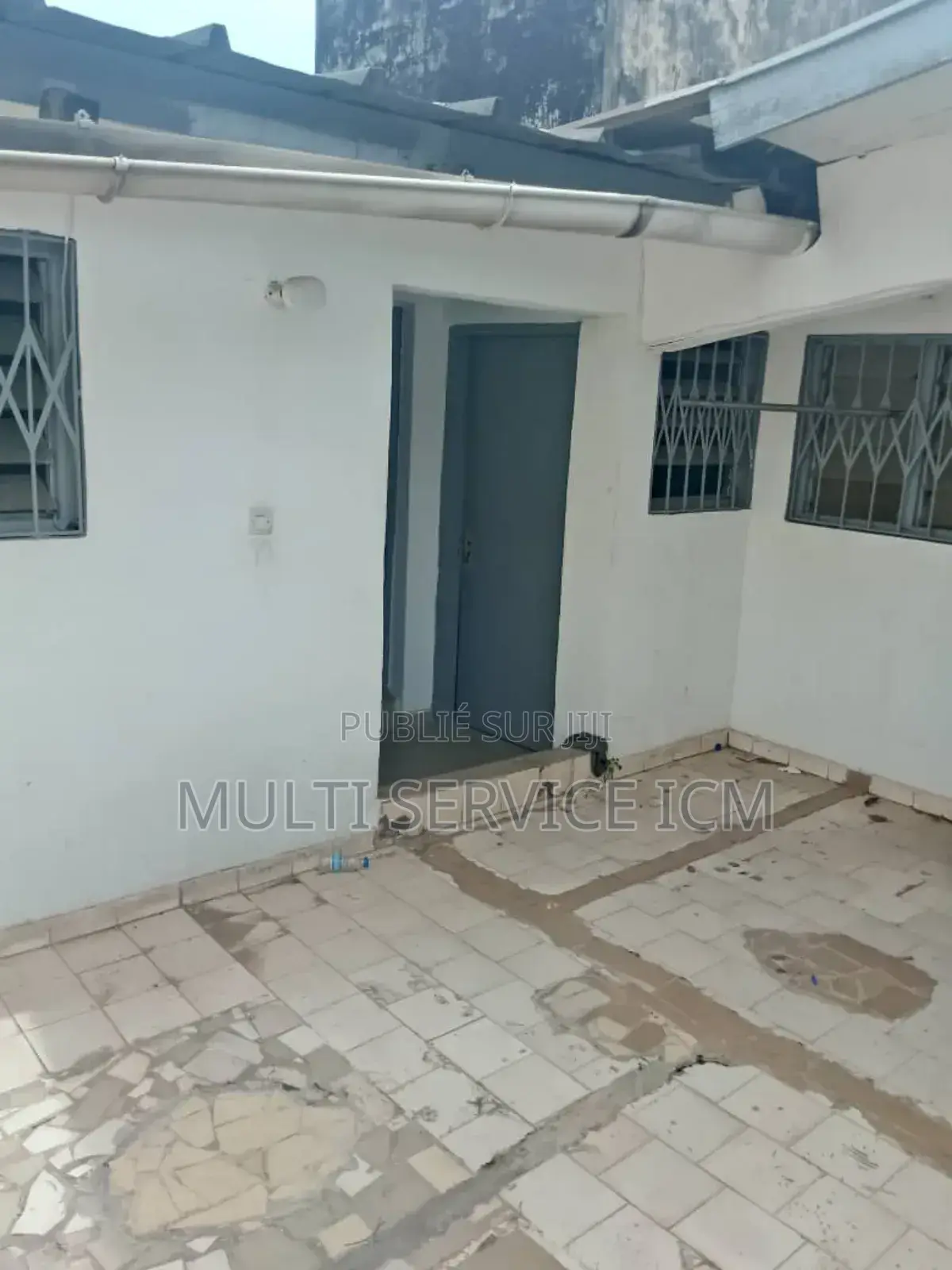 Furnished 8chbre Duplex dans Ismael Coulibaly, Cocody à Vendre