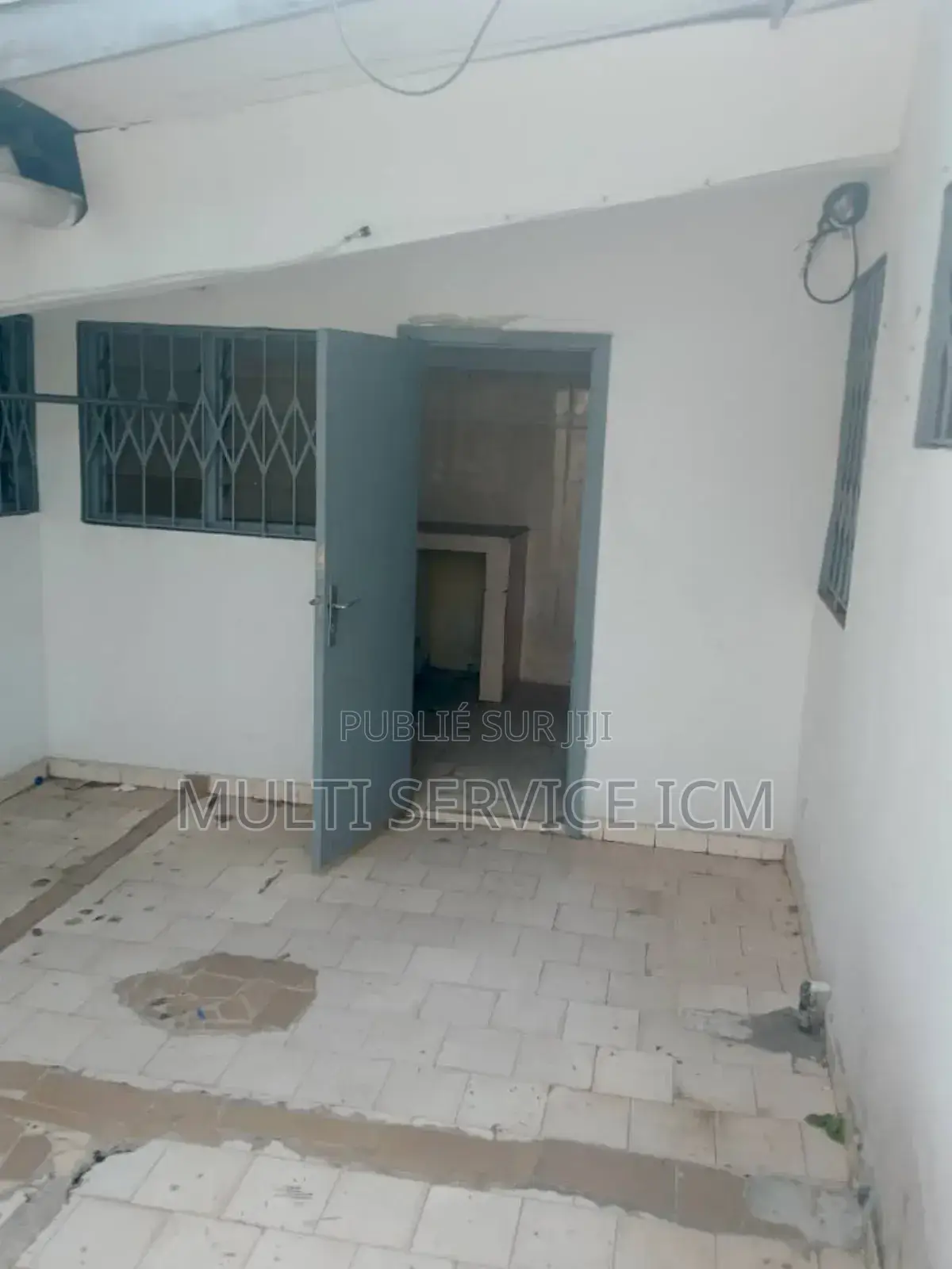 Furnished 8chbre Duplex dans Ismael Coulibaly, Cocody à Vendre