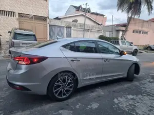 Hyundai Elantra Limited 2020 Gris