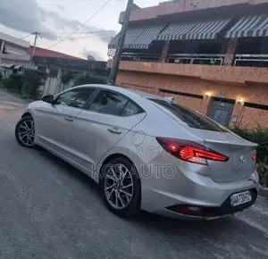 Hyundai Elantra Limited 2020 Gris