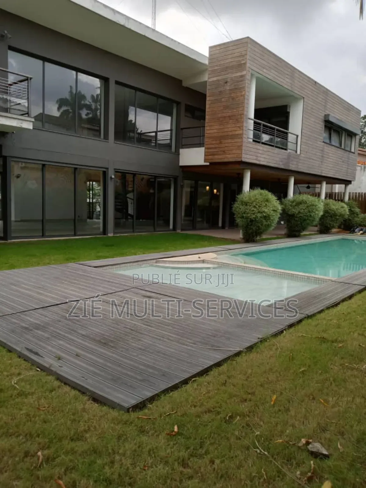 Furnished 7chbre Duplex dans Zié Multi-Service, Cocody à Vendre