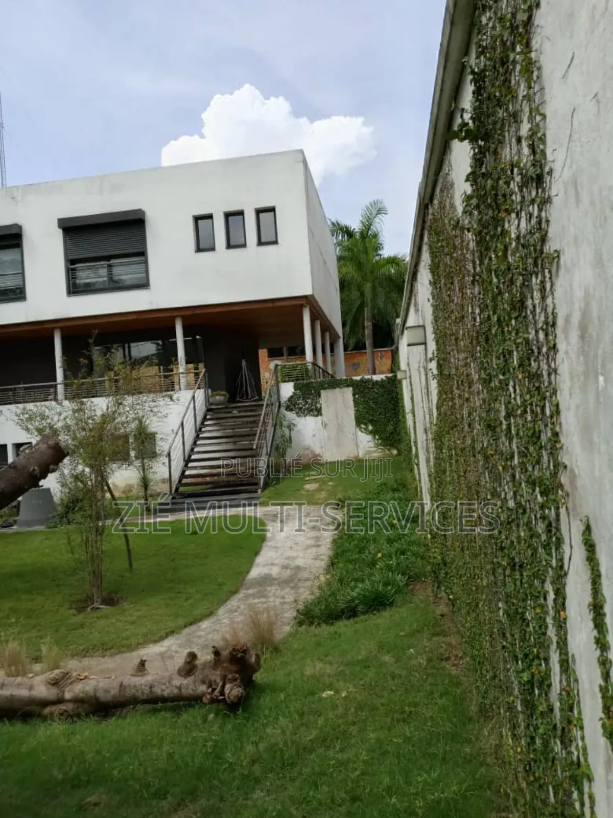 Furnished 7chbre Duplex dans Zié Multi-Service, Cocody à Vendre
