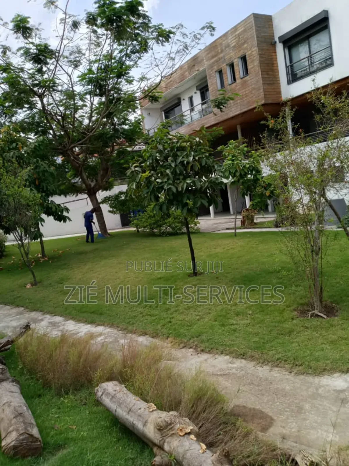 Furnished 7chbre Duplex dans Zié Multi-Service, Cocody à Vendre