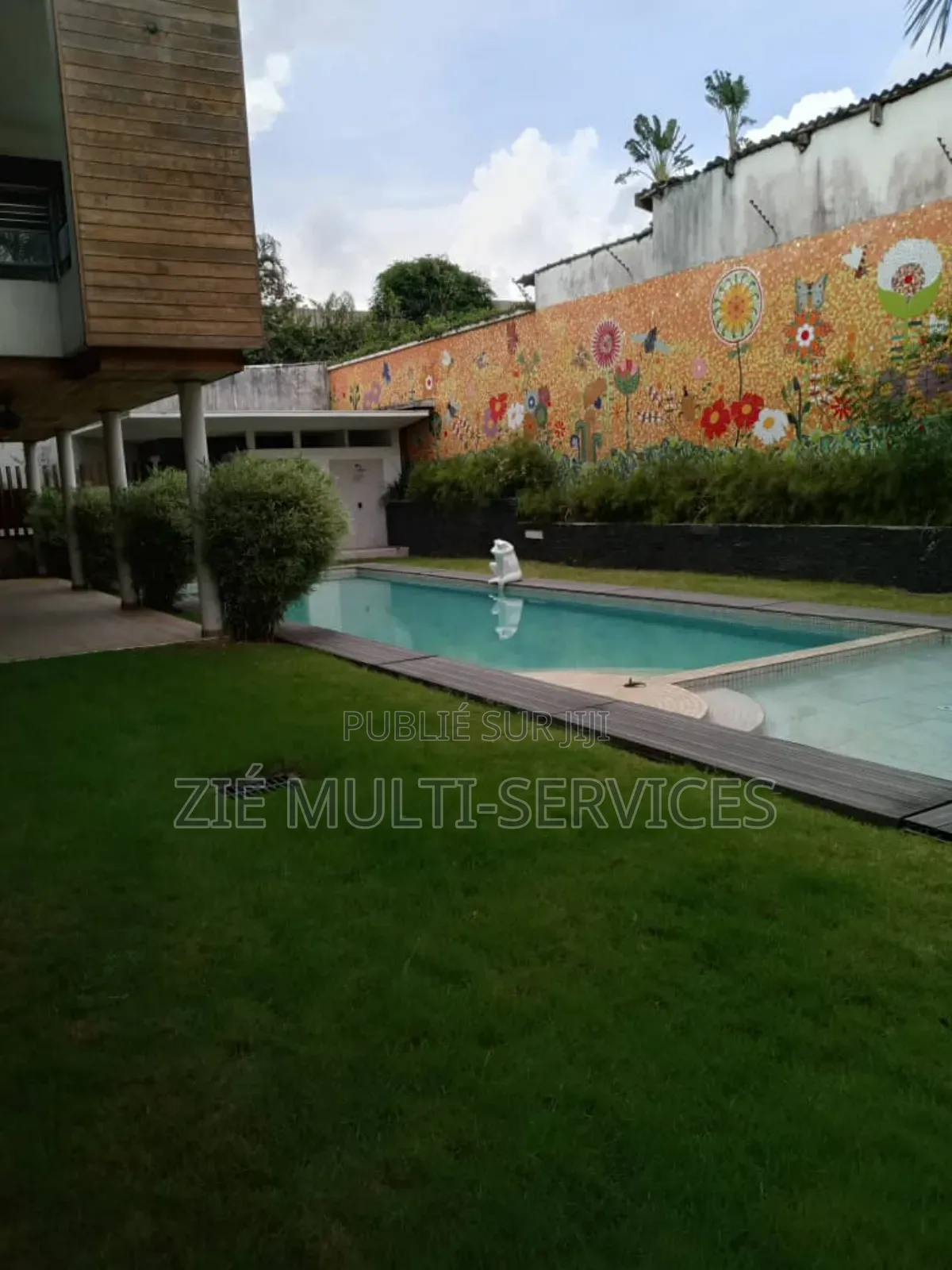 Furnished 7chbre Duplex dans Zié Multi-Service, Cocody à Vendre