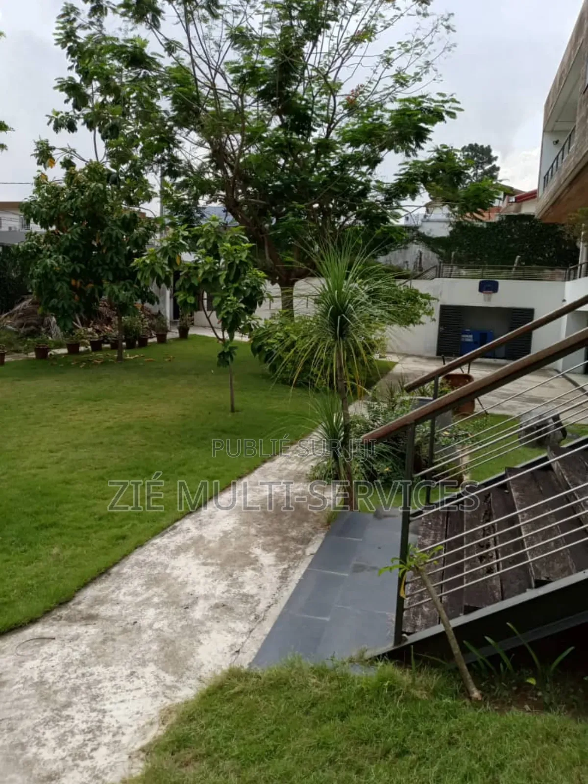 Furnished 7chbre Duplex dans Zié Multi-Service, Cocody à Vendre
