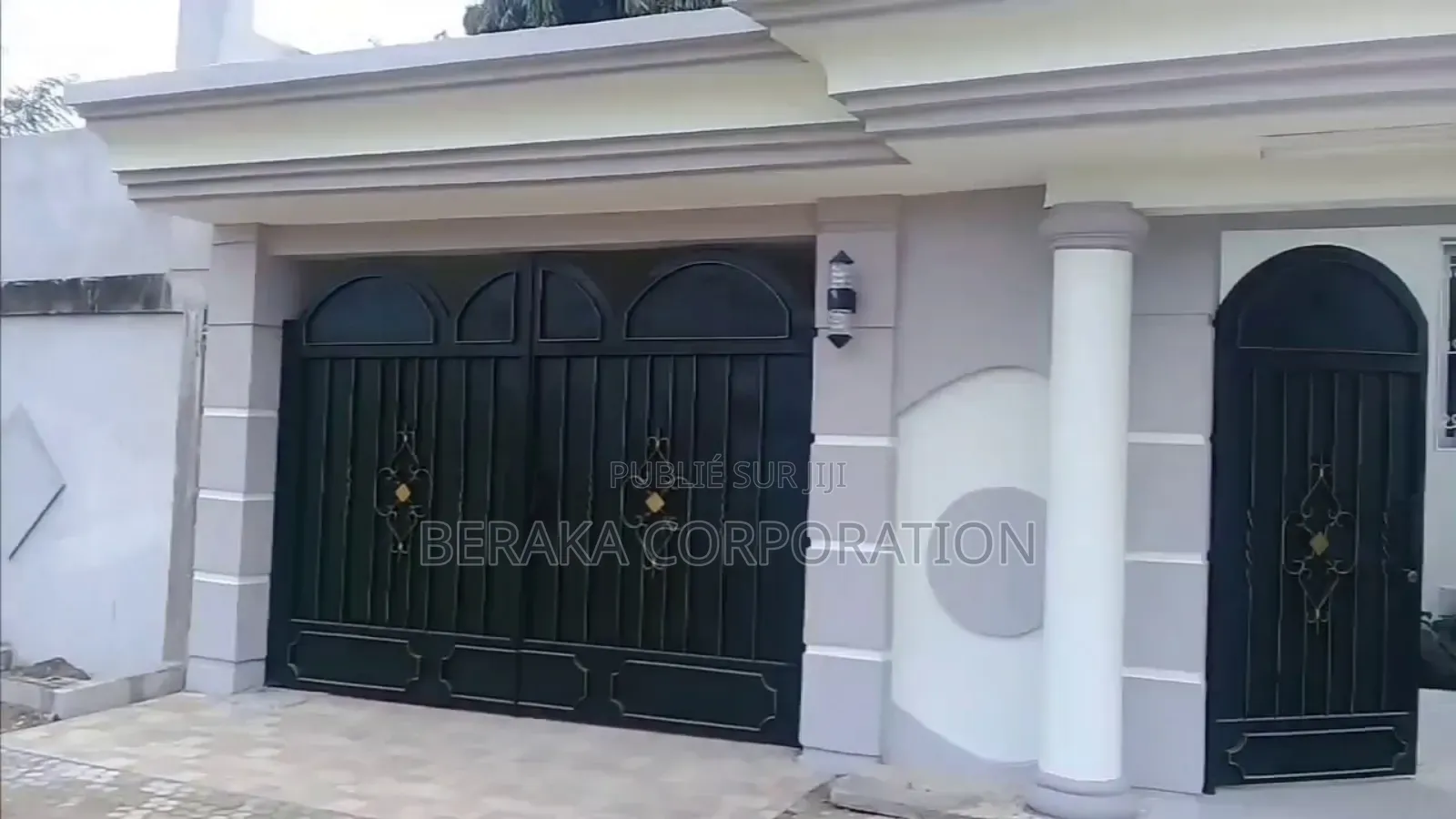 5chbre Maison dans Beraka Corporation, Cocody à Vendre