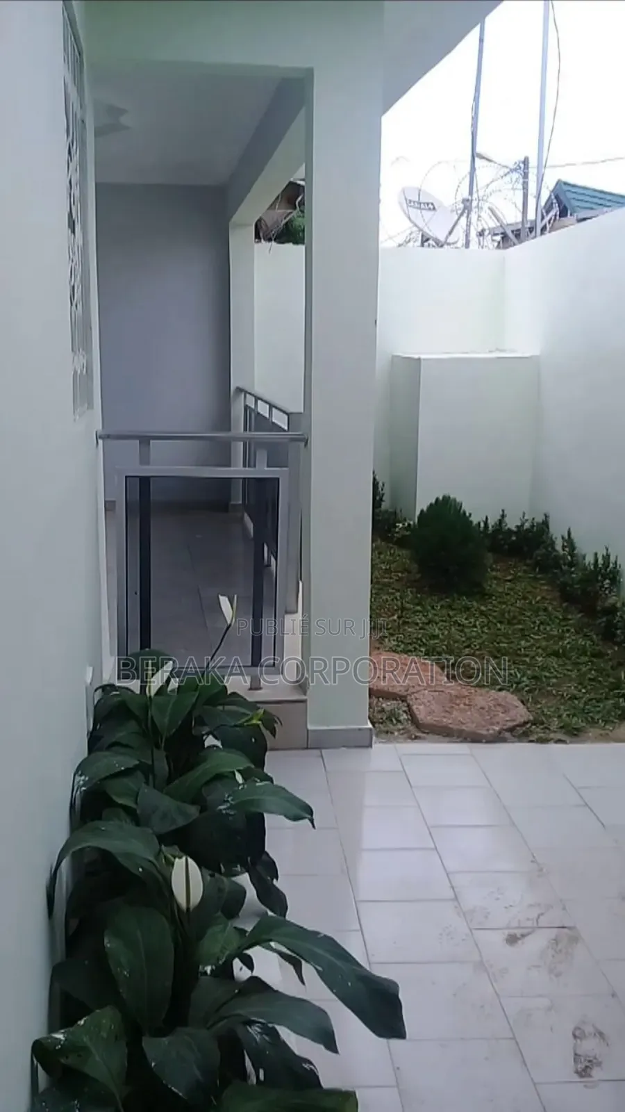 5chbre Maison dans Beraka Corporation, Cocody à Vendre