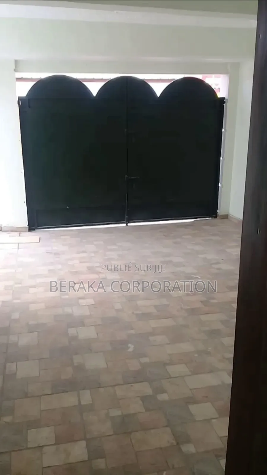 5chbre Maison dans Beraka Corporation, Cocody à Vendre