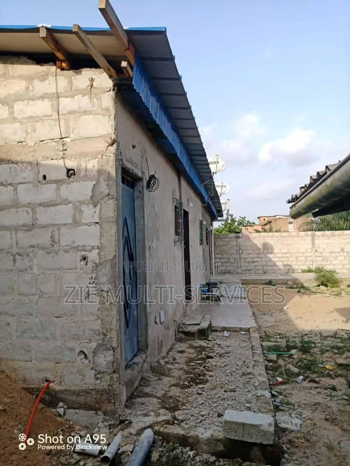 8chbre Maison dans Zié Multi-Service, Abobo-Doume à Vendre